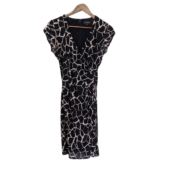 le chateau Dresses & Skirts - Le Chateau Giraffe Print Faux Wrap Dress size Medium